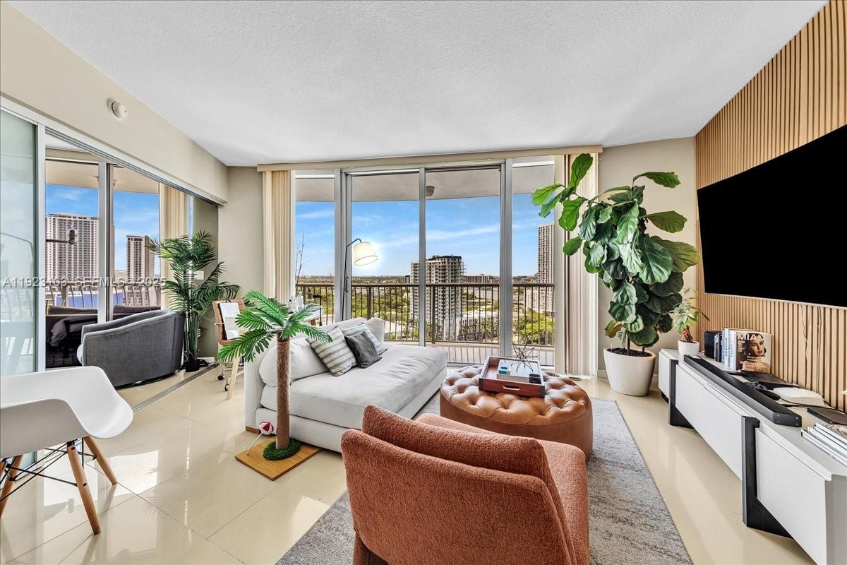 1750 N Bayshore Dr #2015 Miami, FL 33132