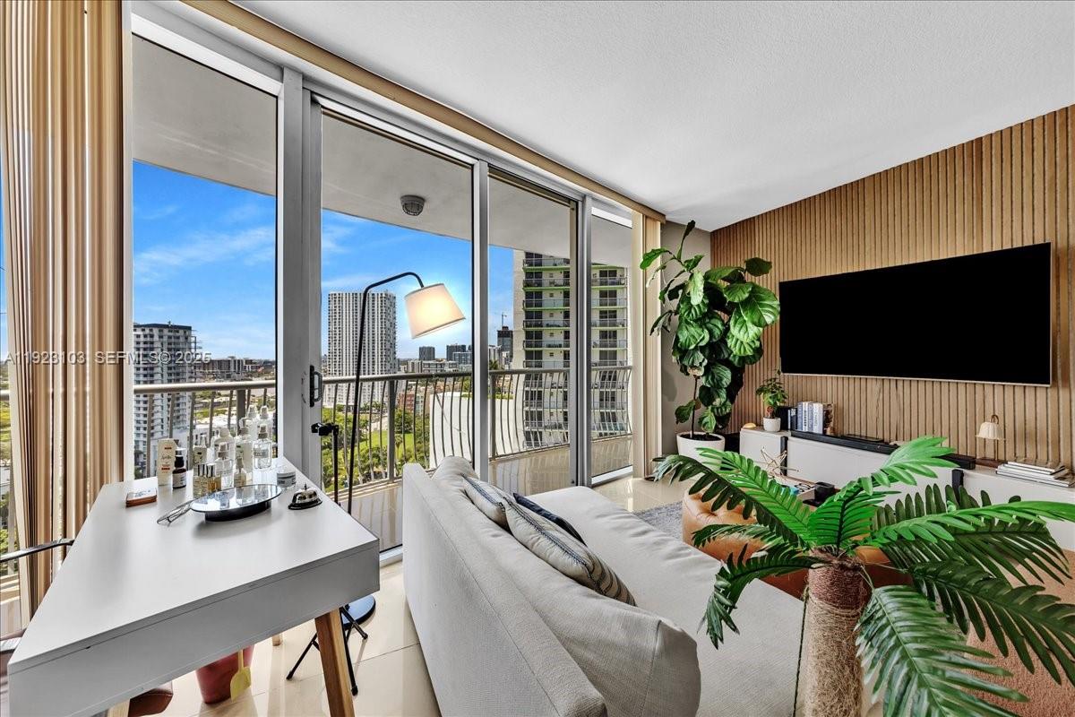 1750 N Bayshore Dr #2015 Miami, FL 33132