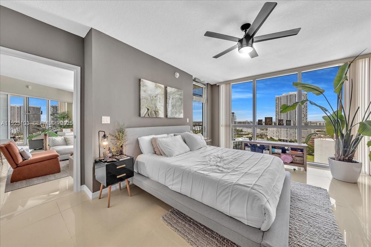 1750 N Bayshore Dr #2015 Miami, FL 33132