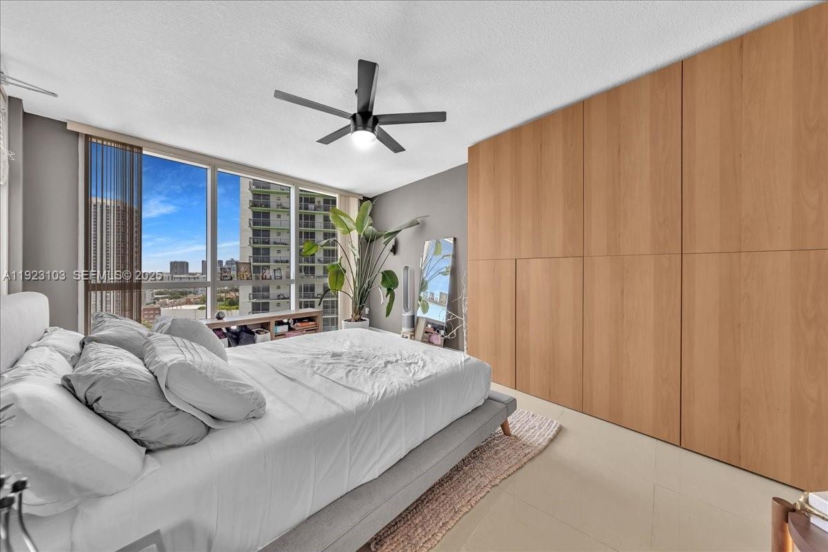 1750 N Bayshore Dr #2015 Miami, FL 33132