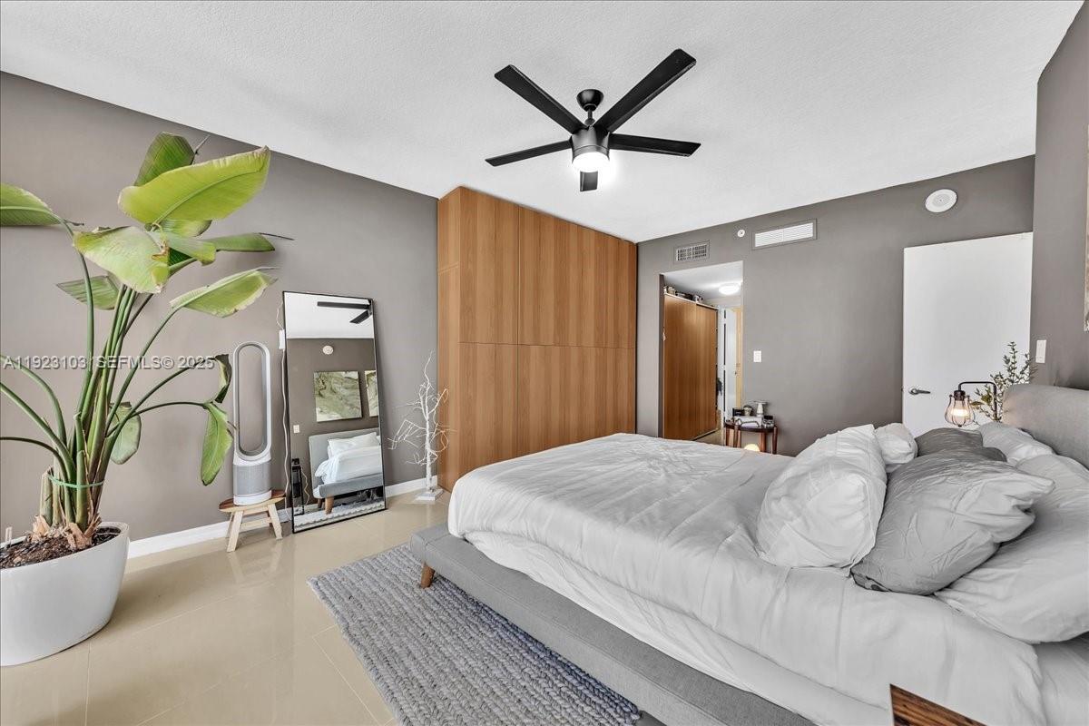 1750 N Bayshore Dr #2015 Miami, FL 33132