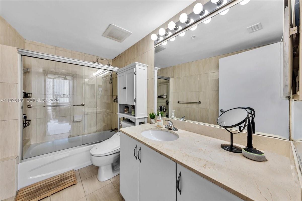 1750 N Bayshore Dr #2015 Miami, FL 33132