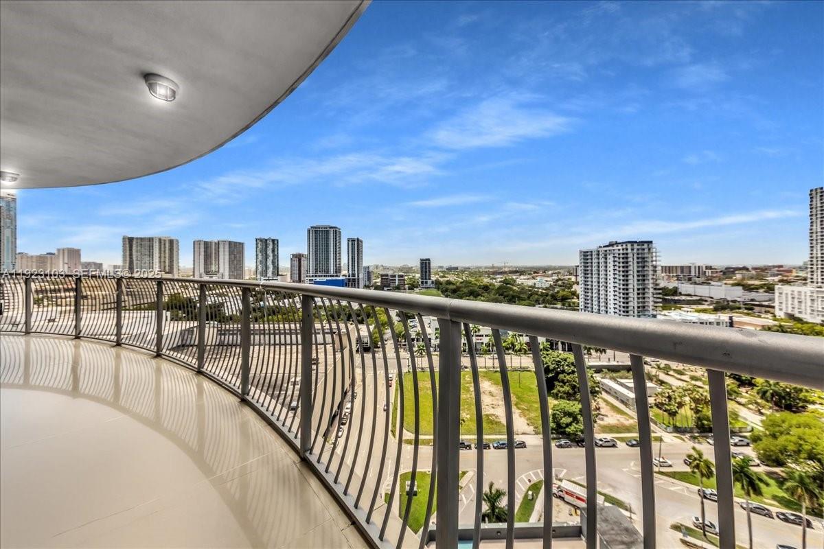 1750 N Bayshore Dr #2015 Miami, FL 33132