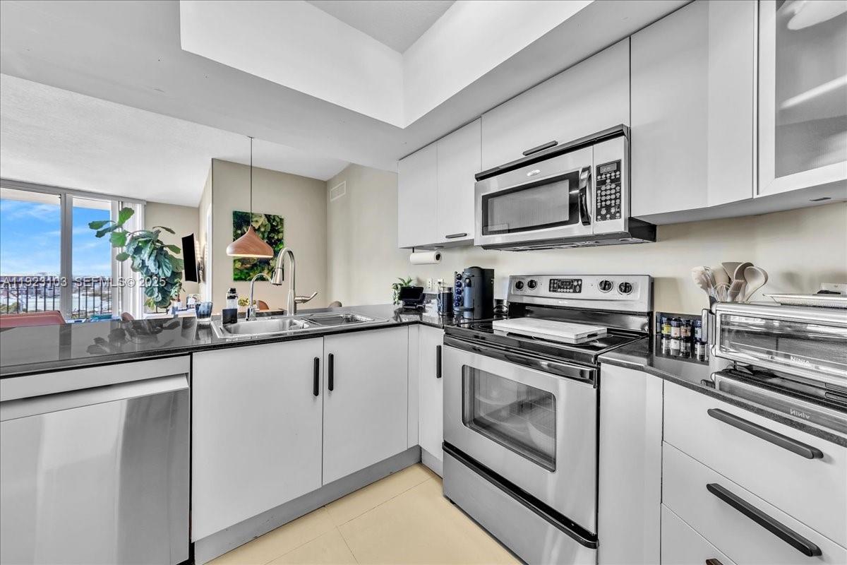 1750 N Bayshore Dr #2015 Miami, FL 33132