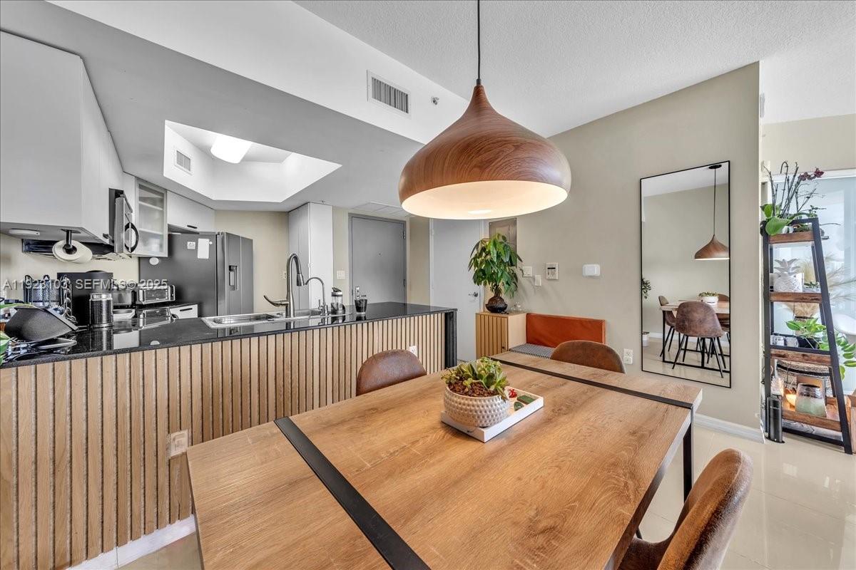 1750 N Bayshore Dr #2015 Miami, FL 33132