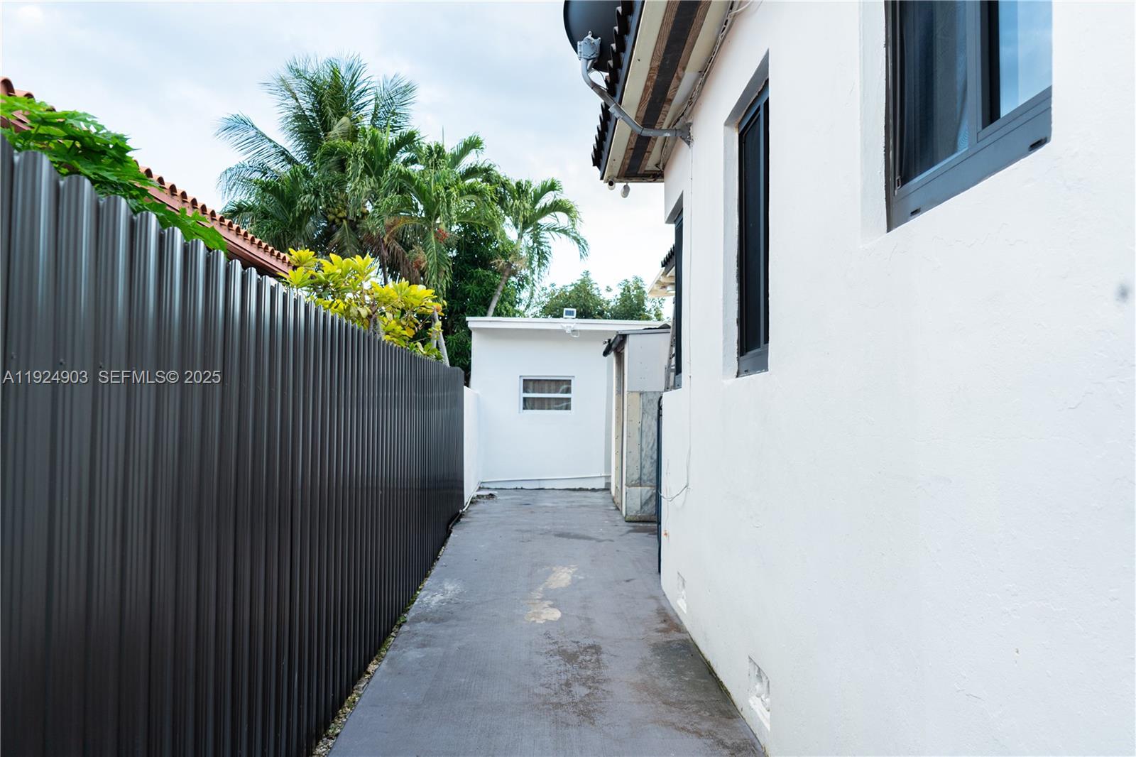 2380 SW 2nd St Miami, FL 33135