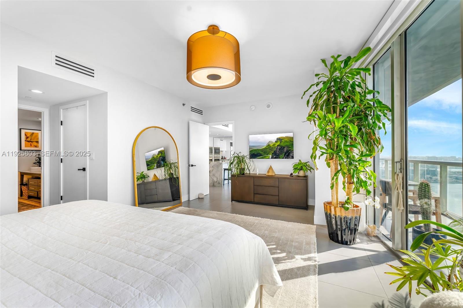 image Icon Brickell One12