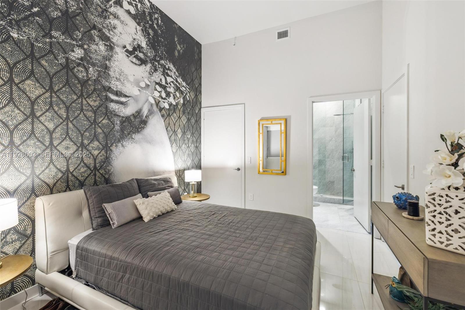 480 NE 31st St #PH5303 Miami, FL 33137