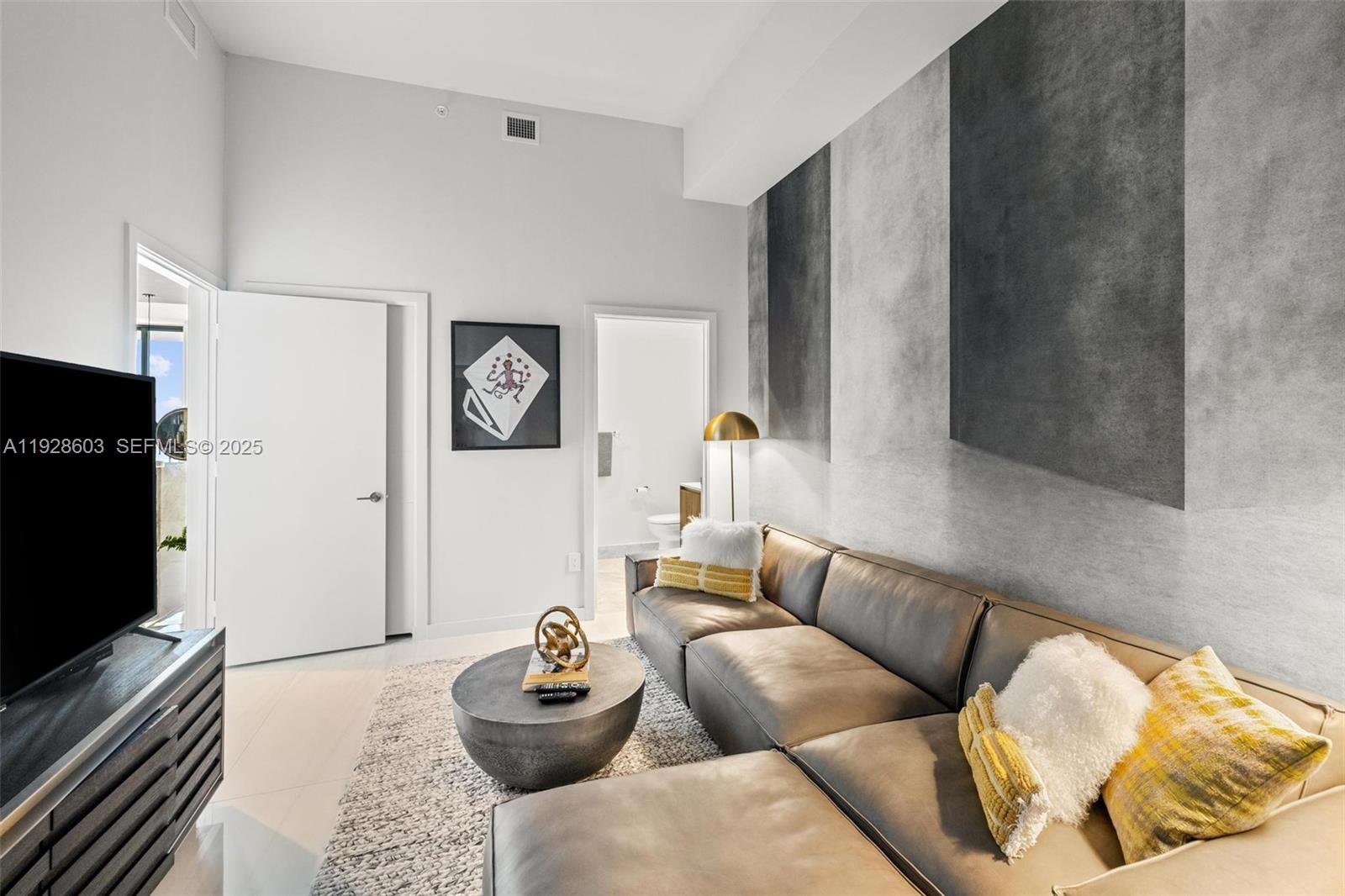 480 NE 31st St #PH5303 Miami, FL 33137