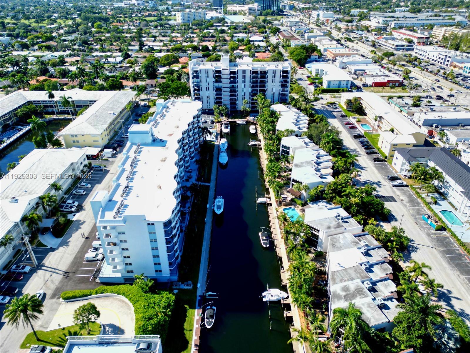 3051 NE 48th St #307