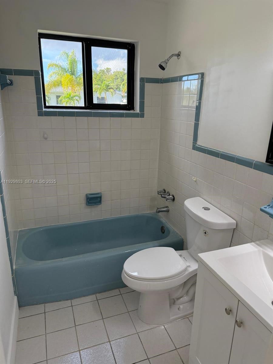 1270 North Dr Miami, FL 33179