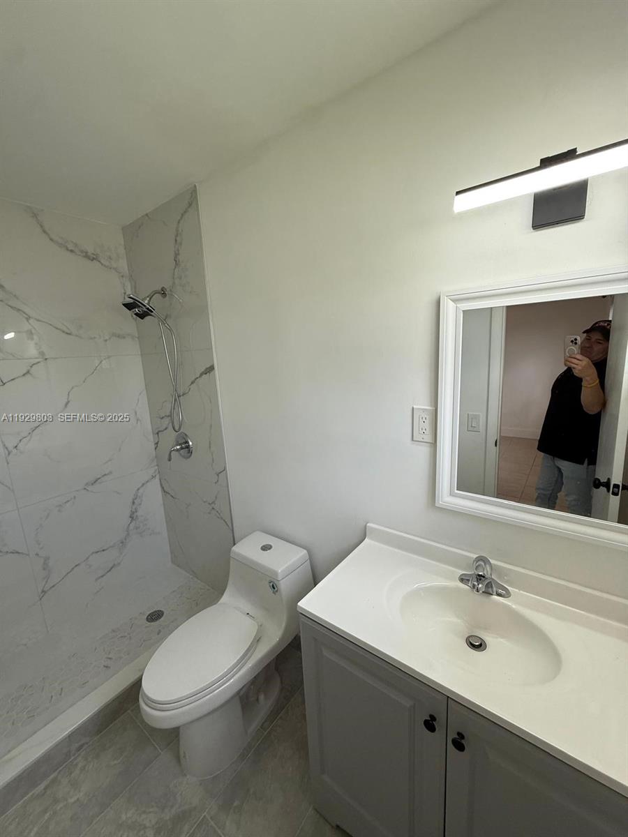 1270 North Dr Miami, FL 33179