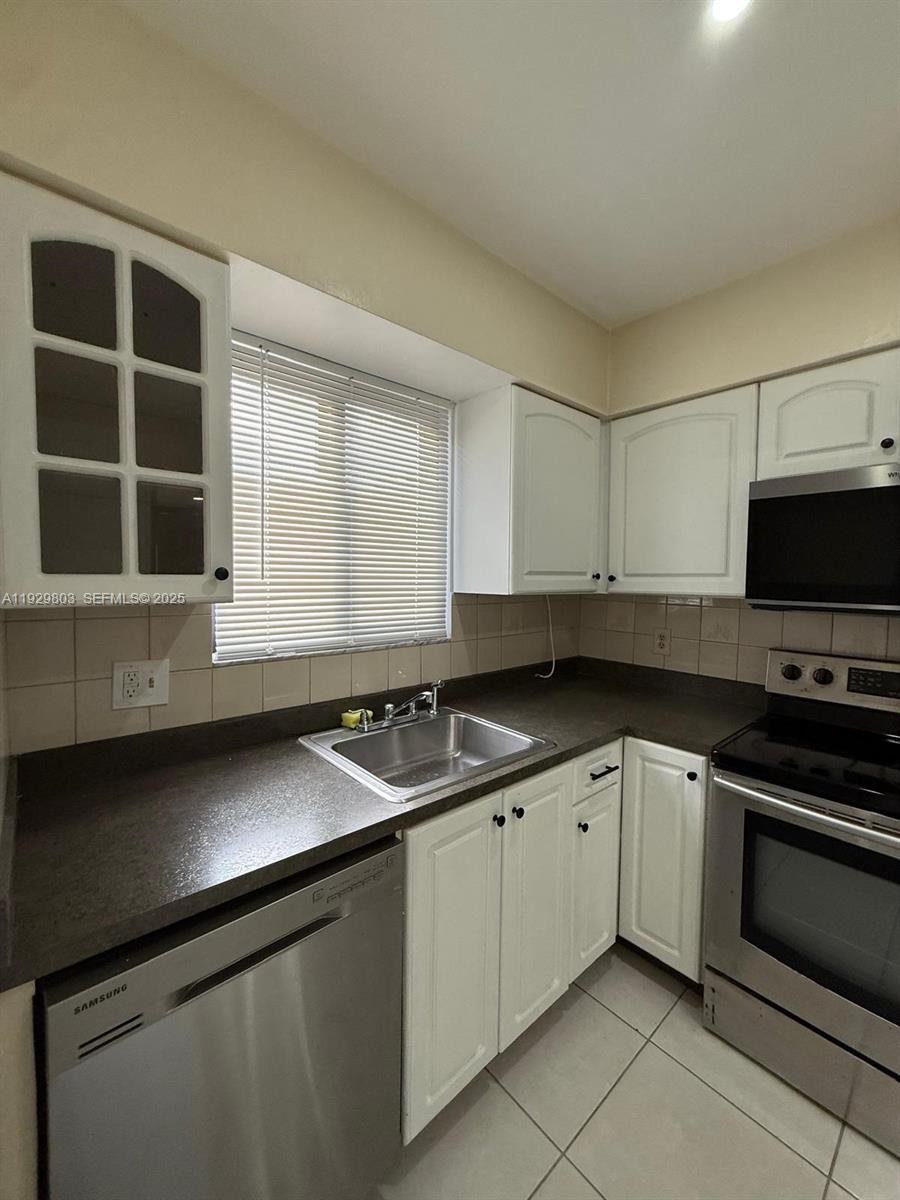 1270 North Dr Miami, FL 33179