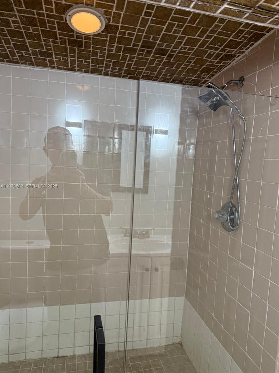 1270 North Dr Miami, FL 33179