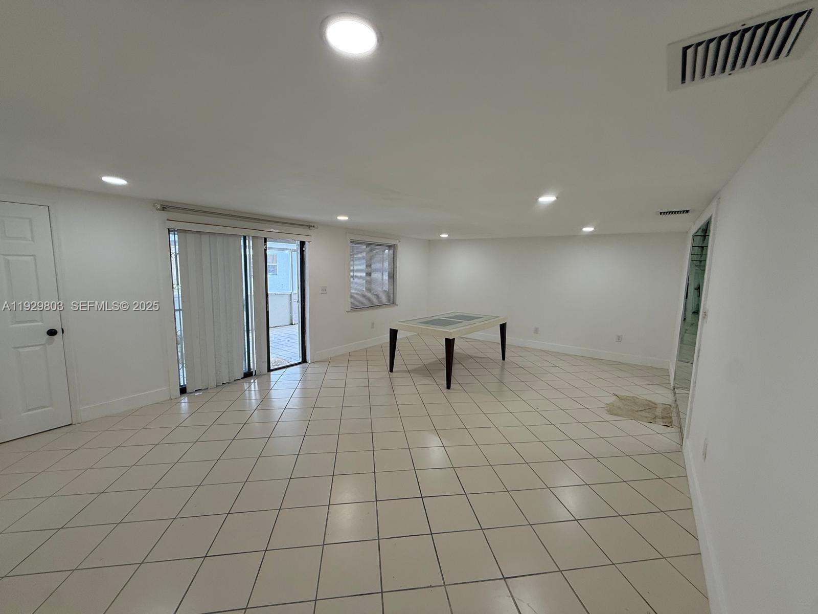 1270 North Dr Miami, FL 33179