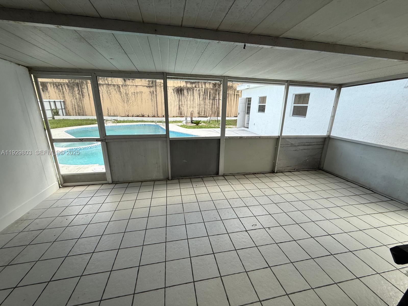 1270 North Dr Miami, FL 33179