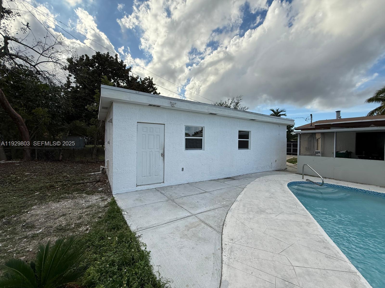 1270 North Dr Miami, FL 33179
