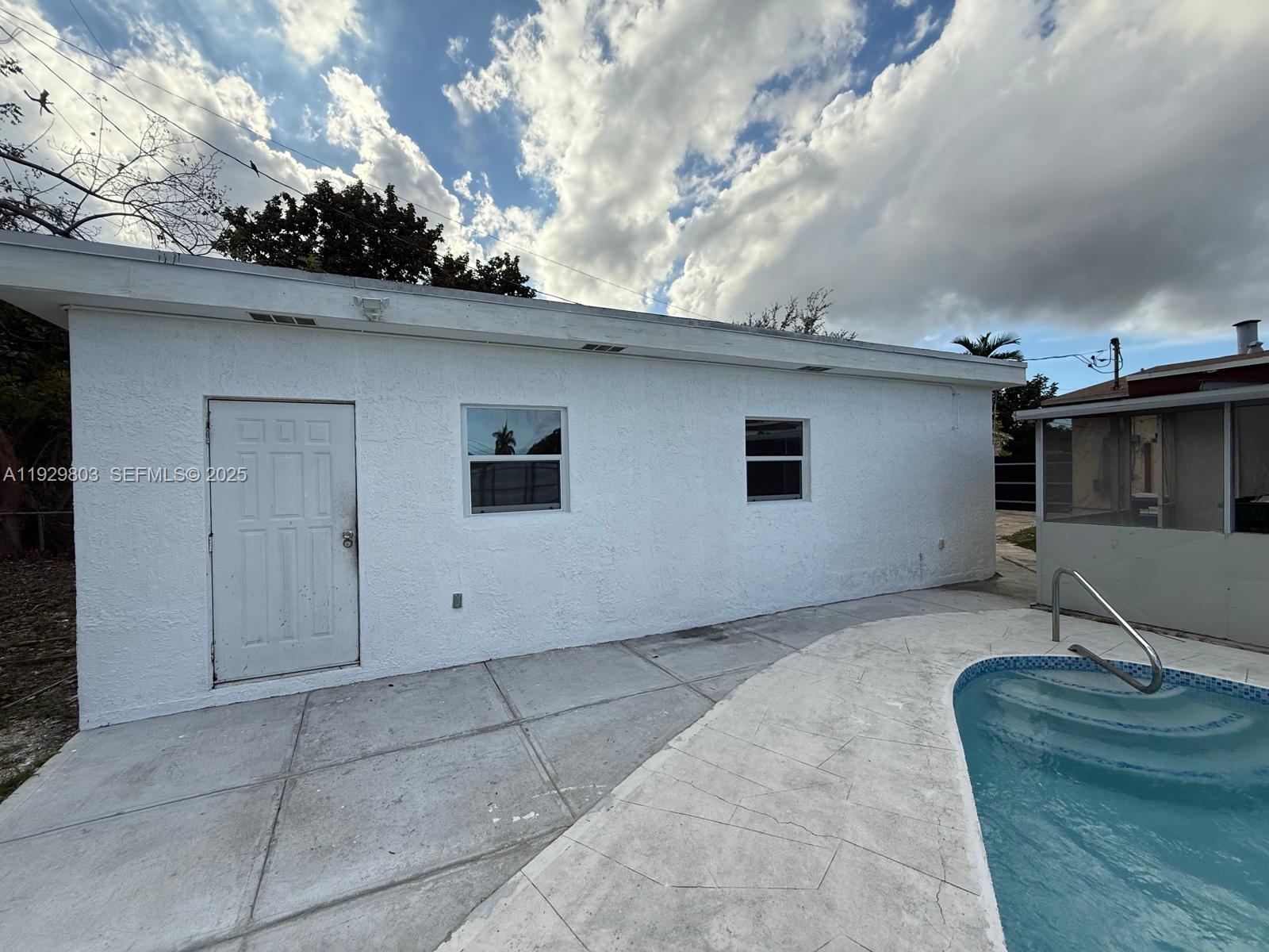 1270 North Dr Miami, FL 33179