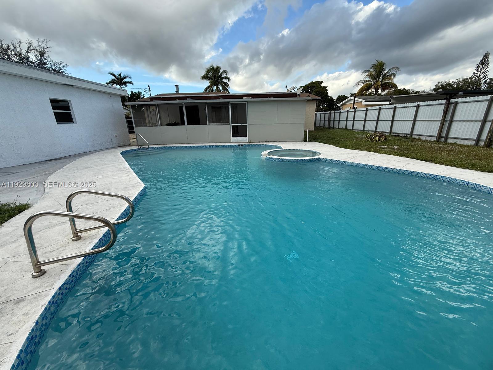 1270 North Dr Miami, FL 33179