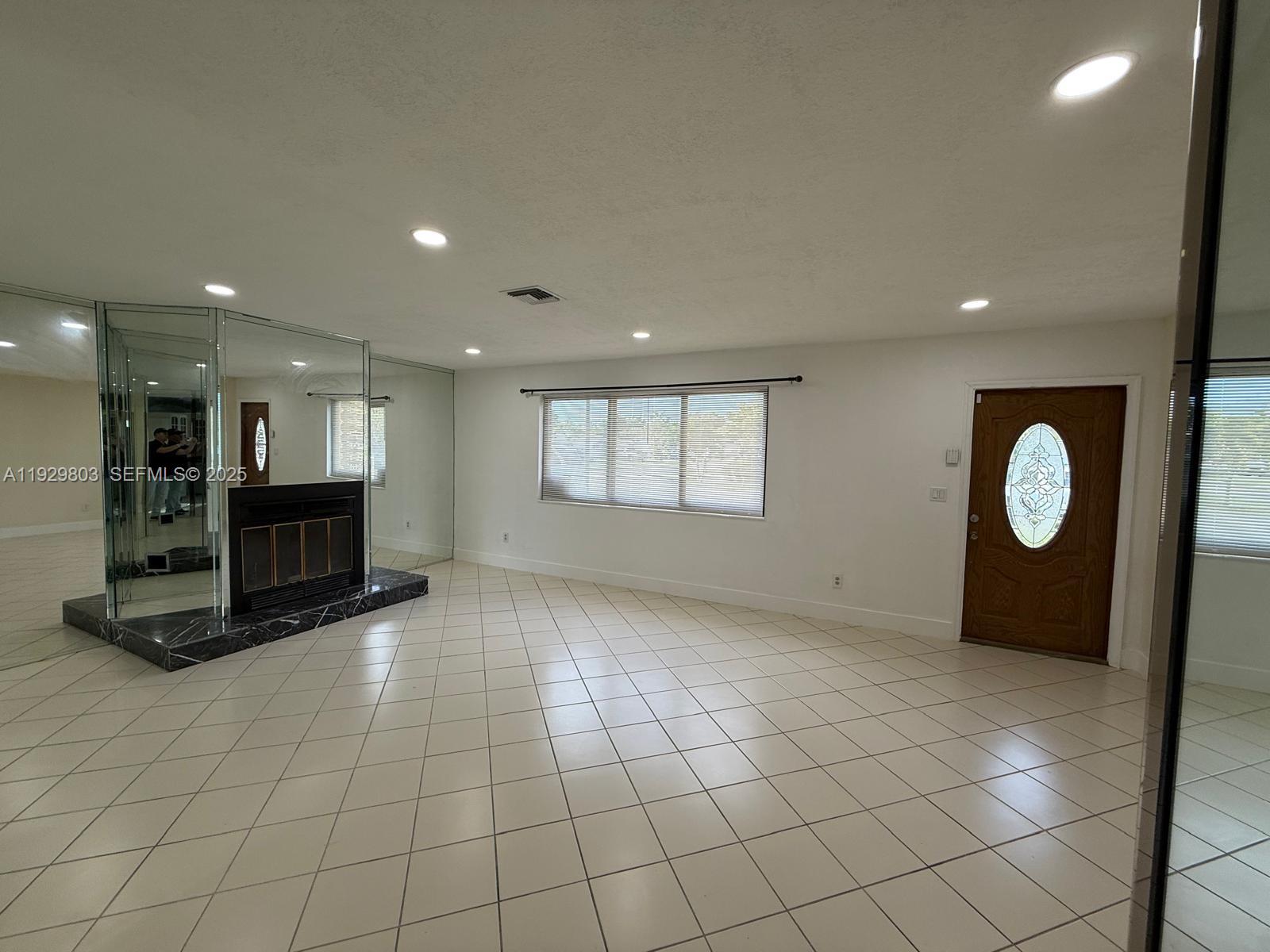 1270 North Dr Miami, FL 33179