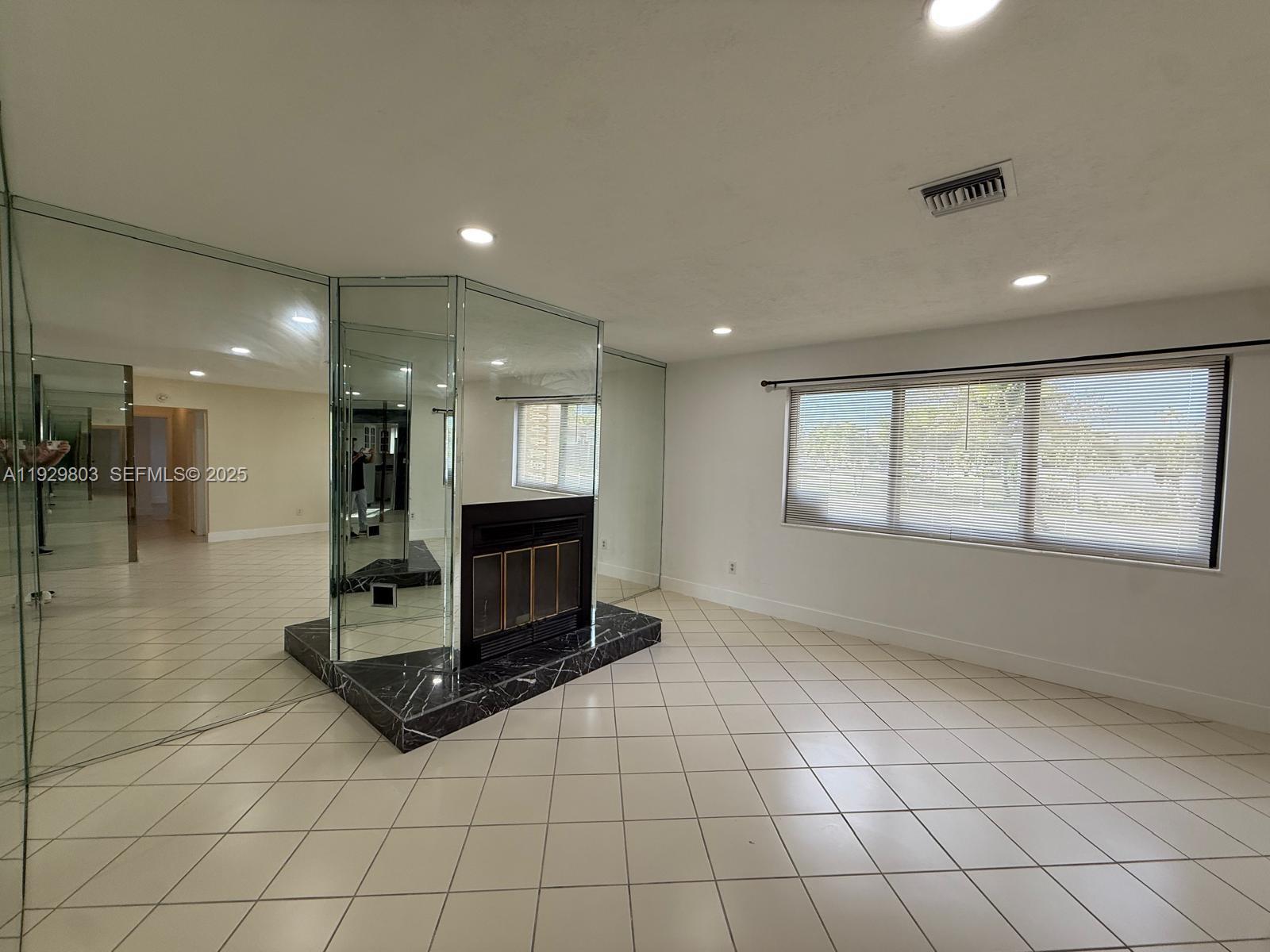 1270 North Dr Miami, FL 33179