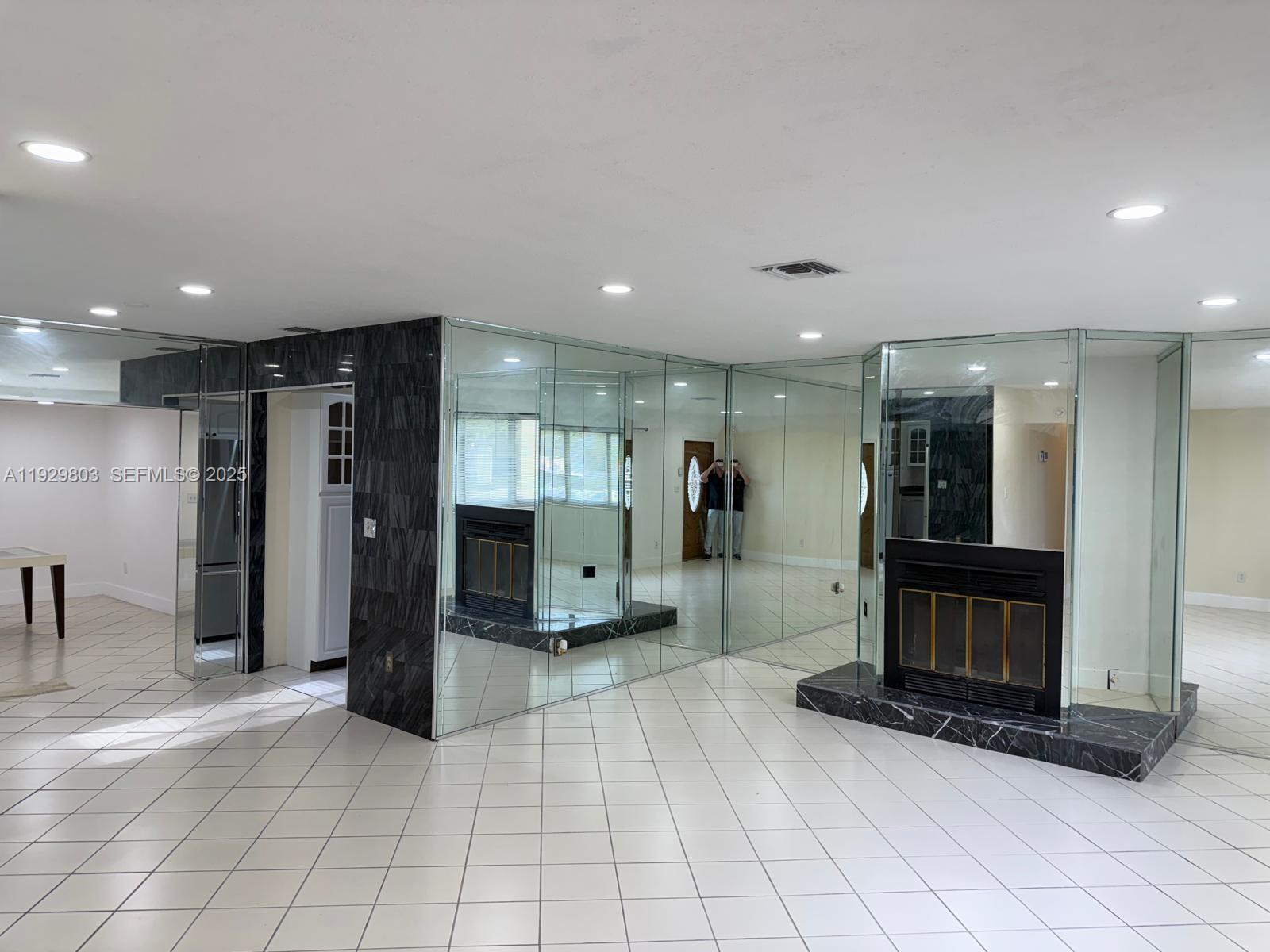 1270 North Dr Miami, FL 33179