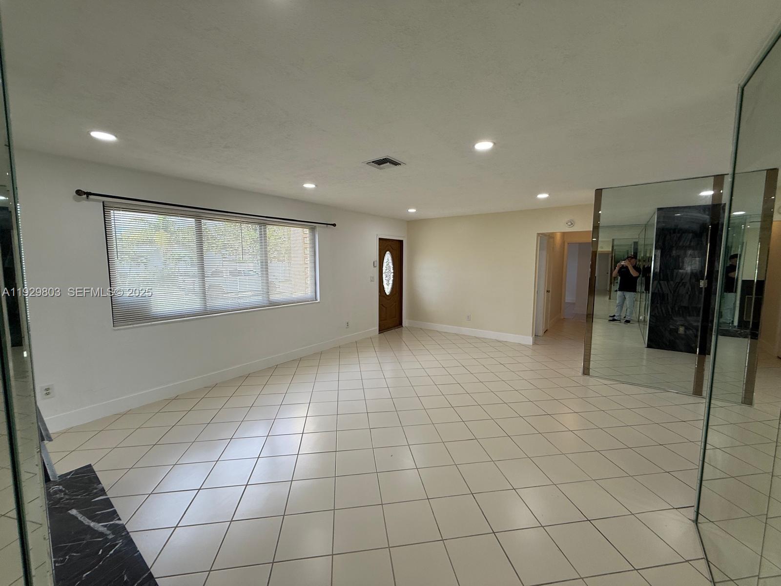 1270 North Dr Miami, FL 33179