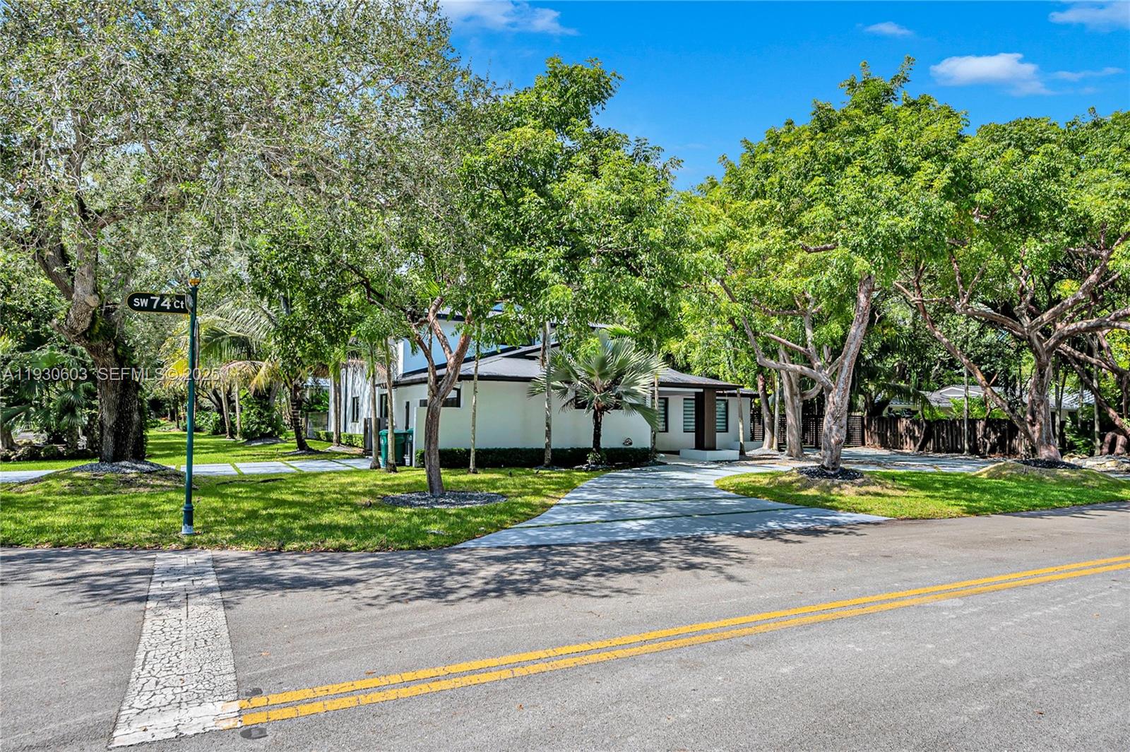 11340 SW 74th Ct Pinecrest, FL 33156