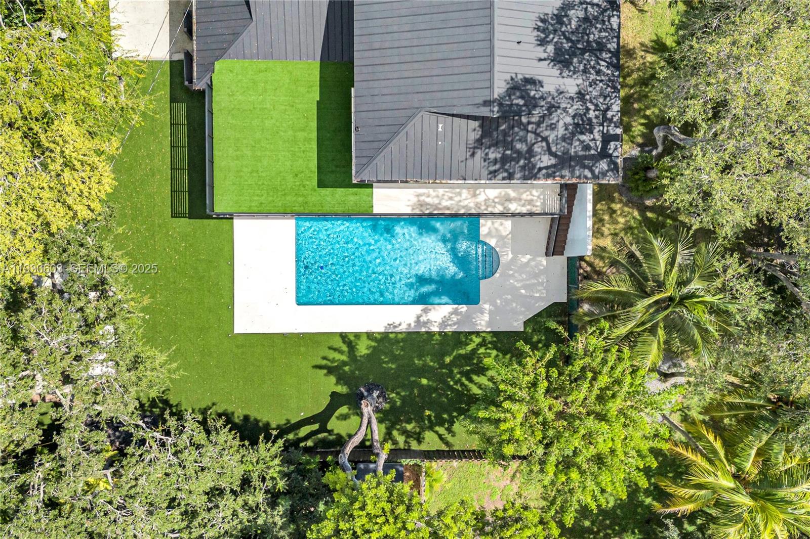 11340 SW 74th Ct Pinecrest, FL 33156