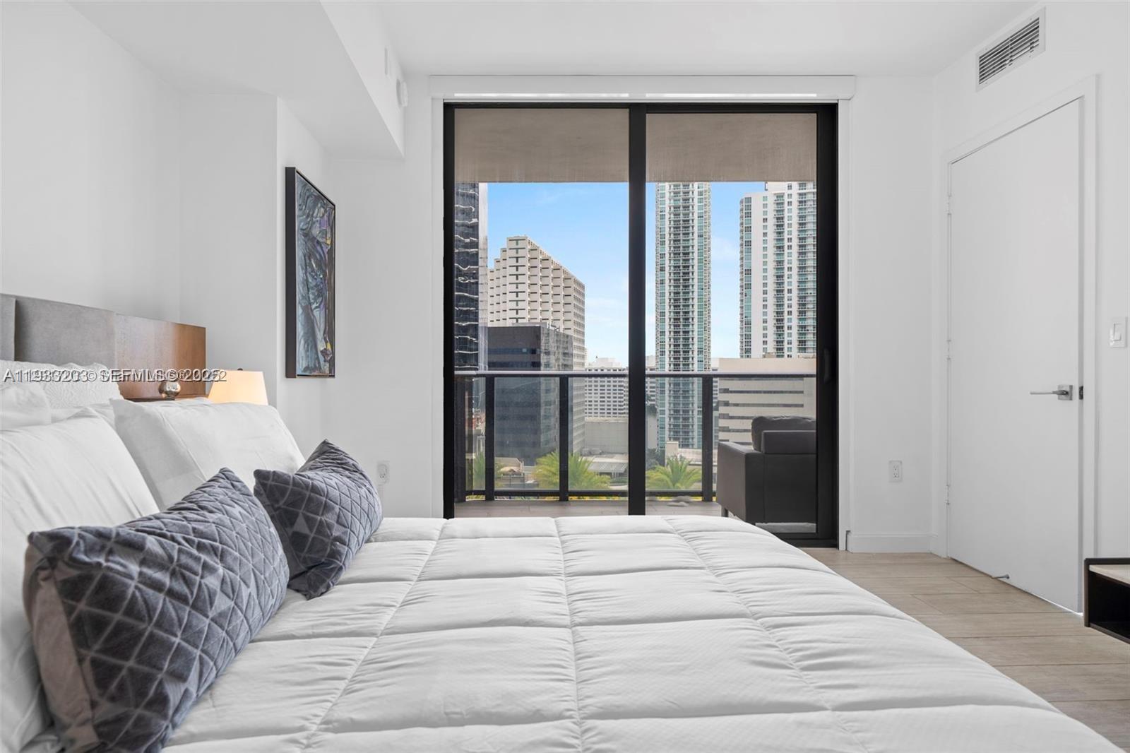 image Brickell Heights East11