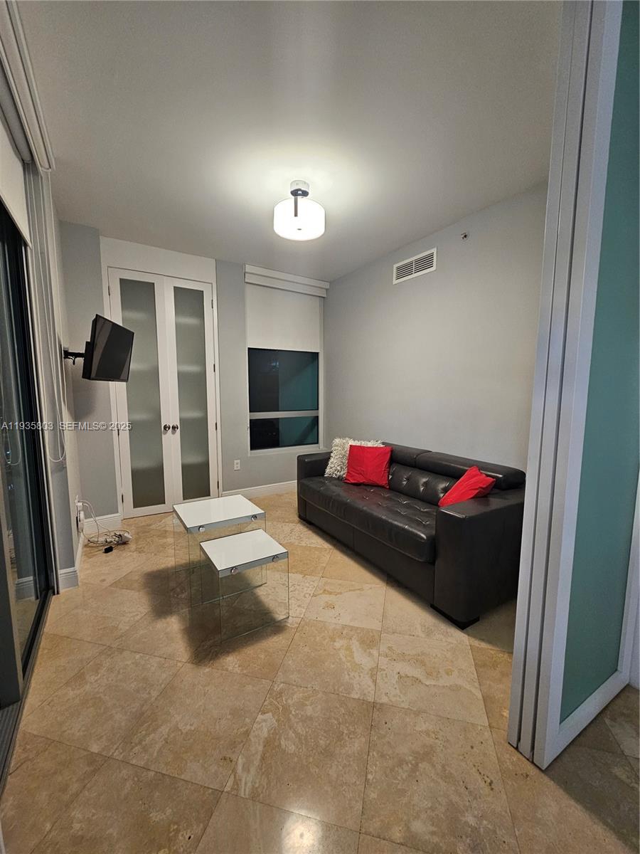 image Brickell on the River South10