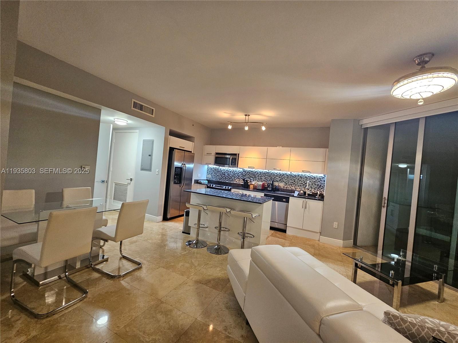 image Brickell on the River South11