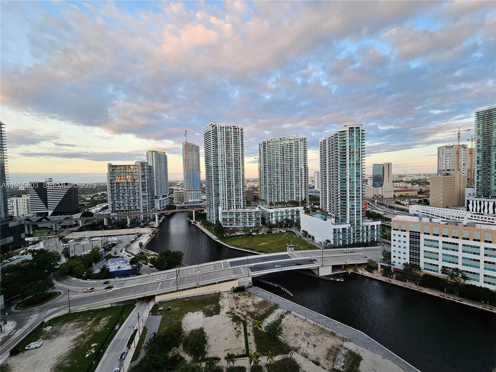 image Brickell on the River South18