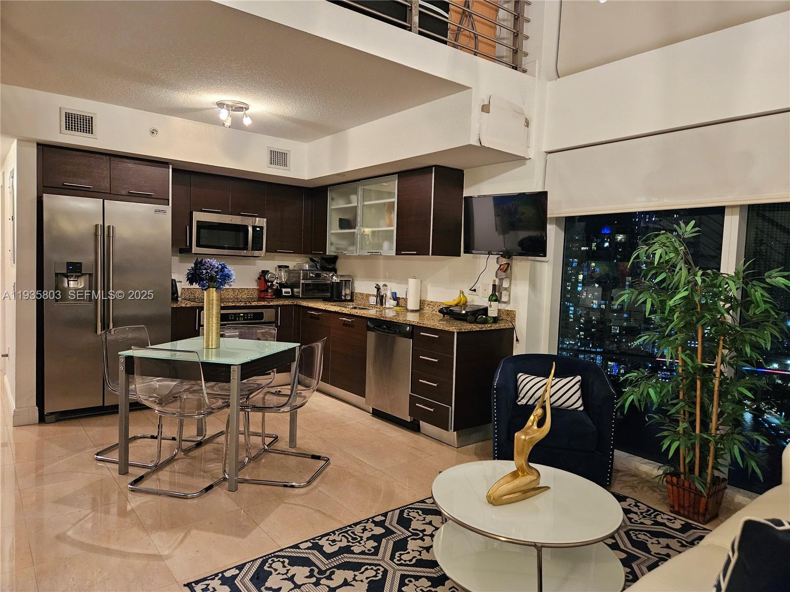 image Brickell on the River South44