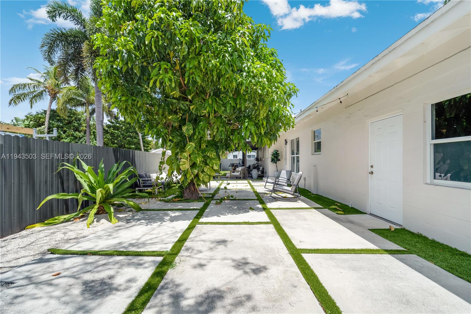 1245 NE 154th St North Miami Beach, FL 33162