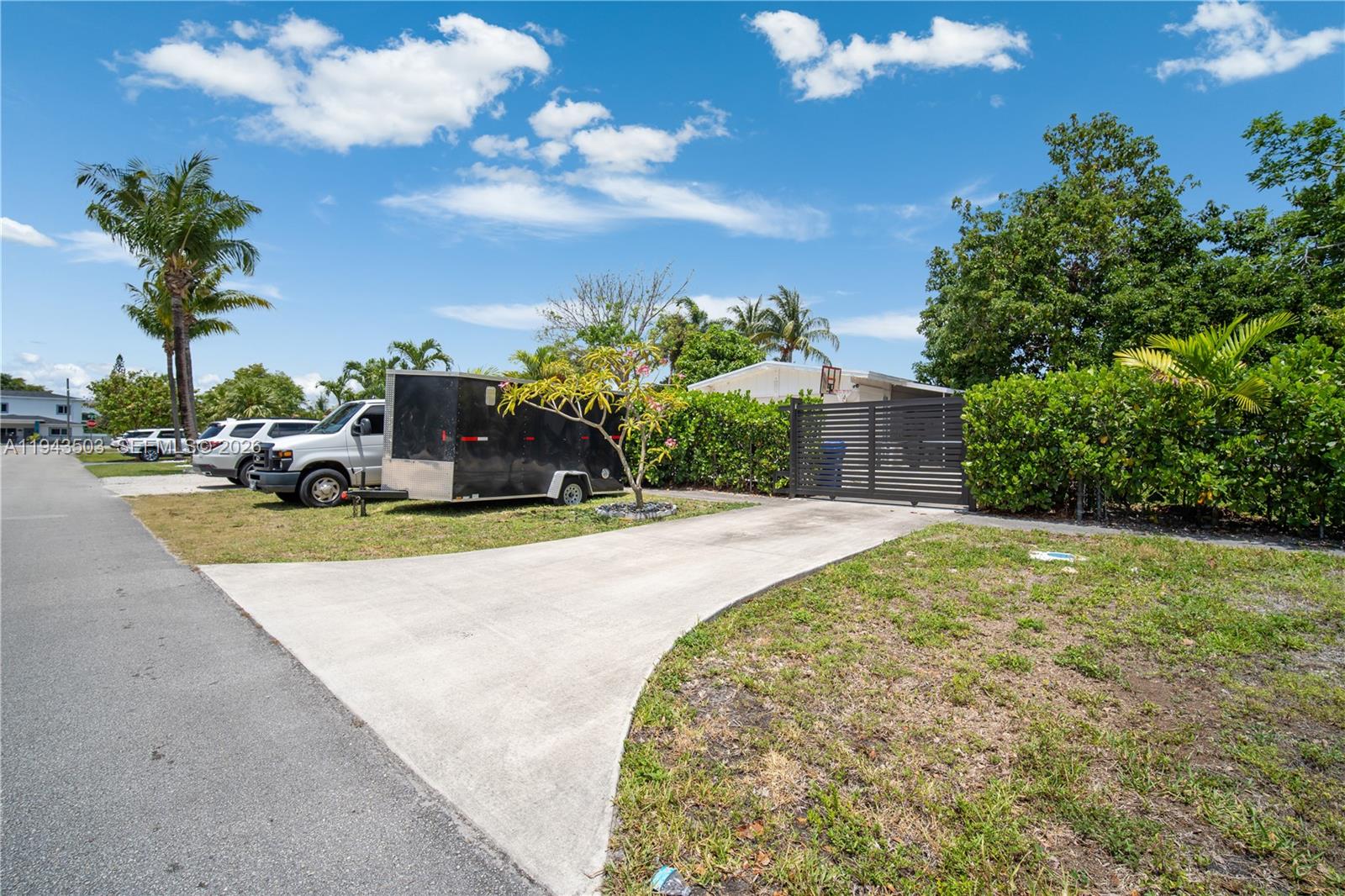 1245 NE 154th St North Miami Beach, FL 33162