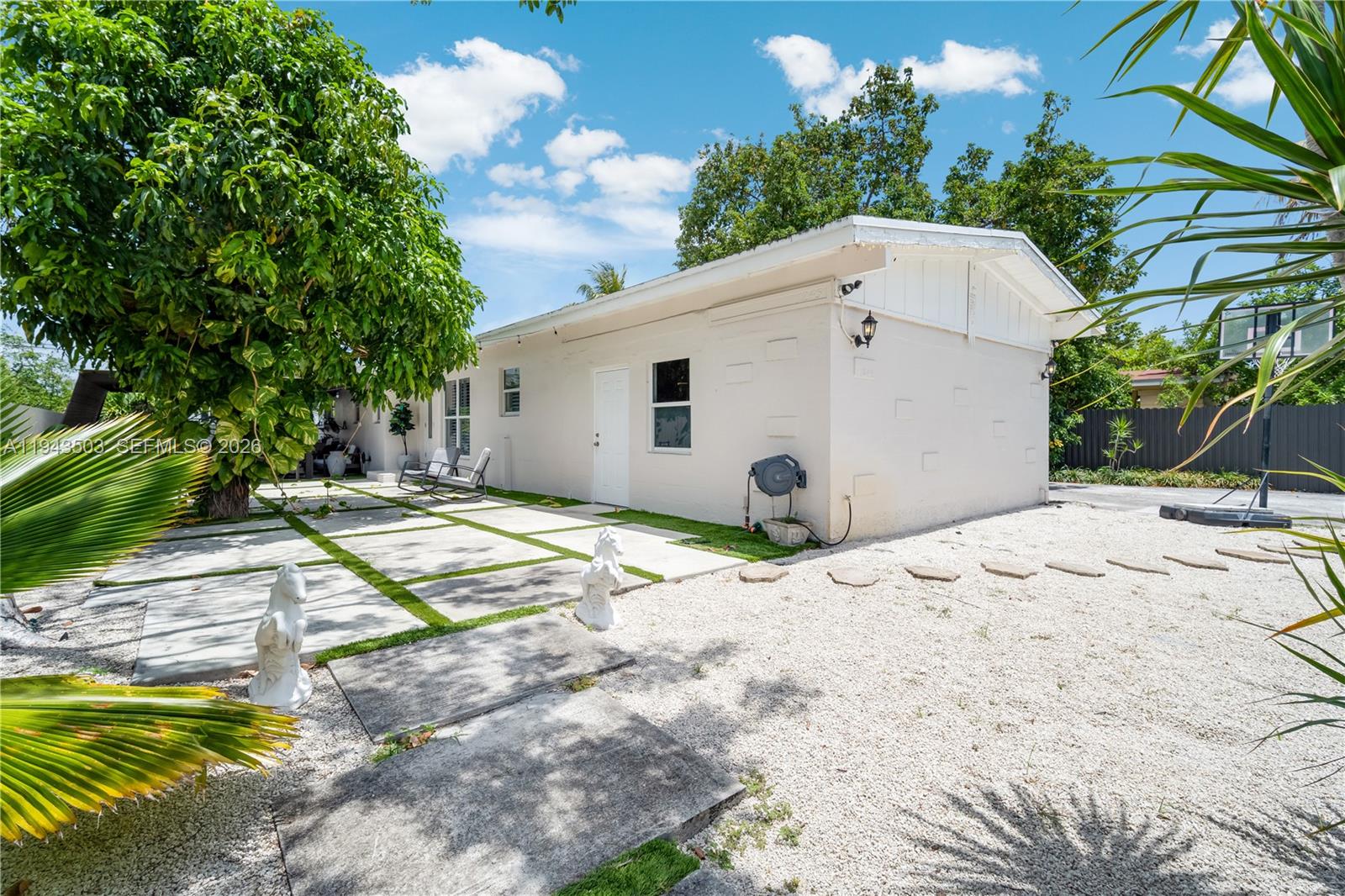 1245 NE 154th St North Miami Beach, FL 33162