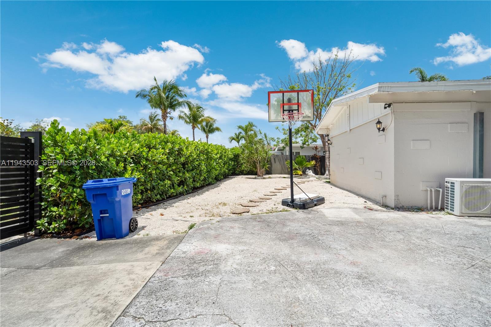 1245 NE 154th St North Miami Beach, FL 33162