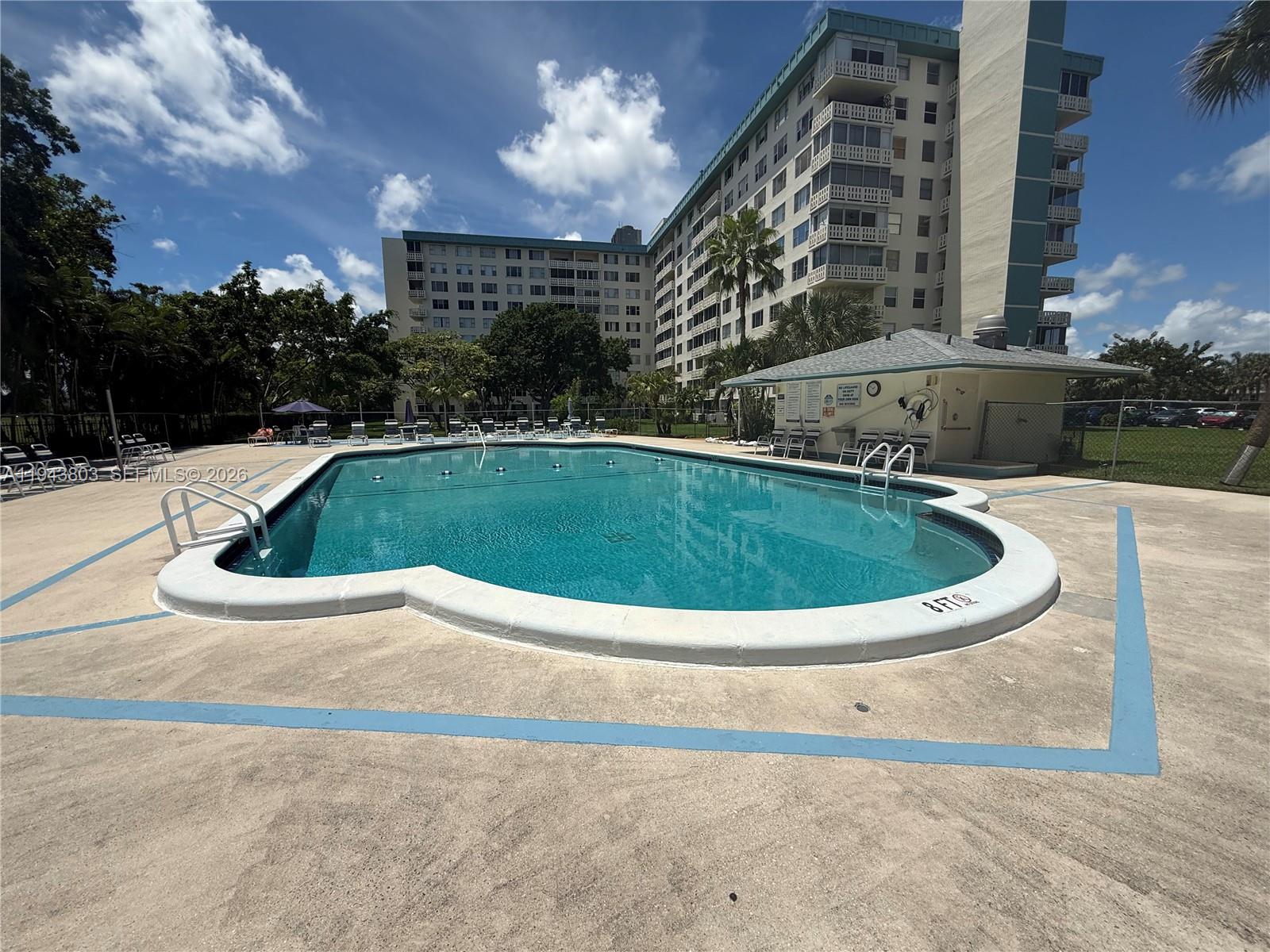 4200 Hillcrest Dr #206 Hollywood, FL 33021