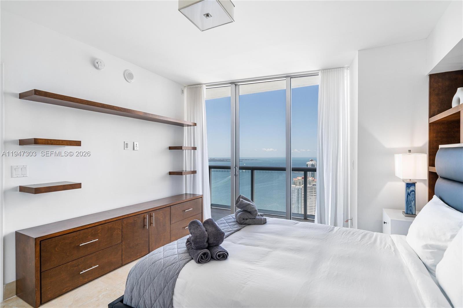 495 Brickel Ave #5705 Miami, FL 33131