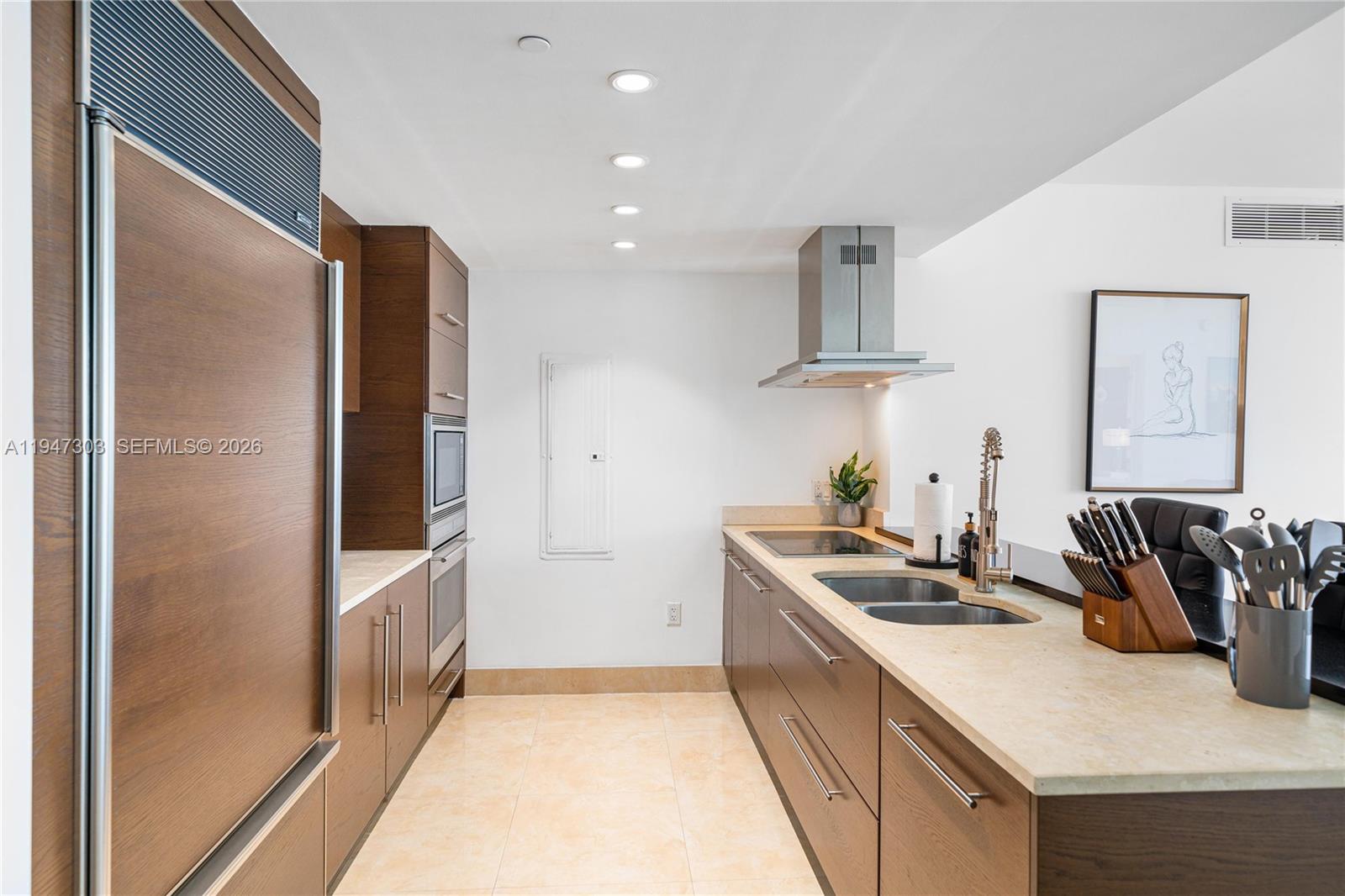 495 Brickel Ave #5705 Miami, FL 33131