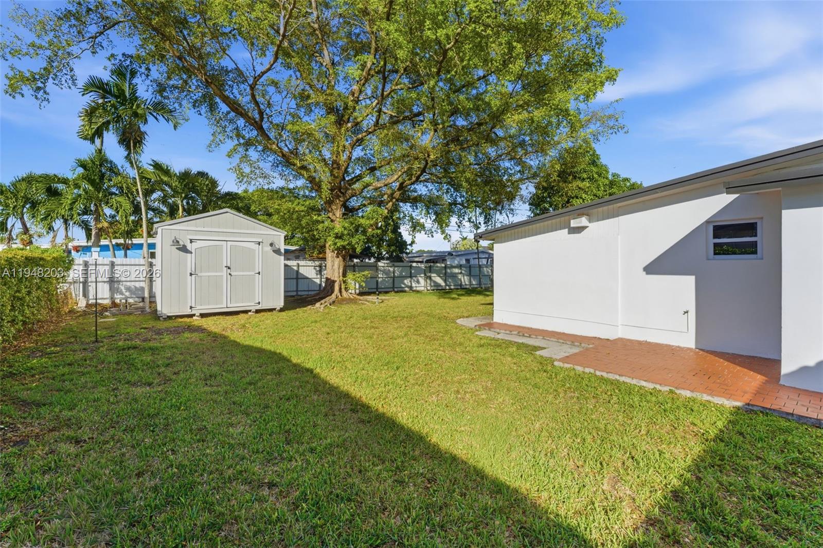 11065 SW 52nd Dr Miami, FL 33165