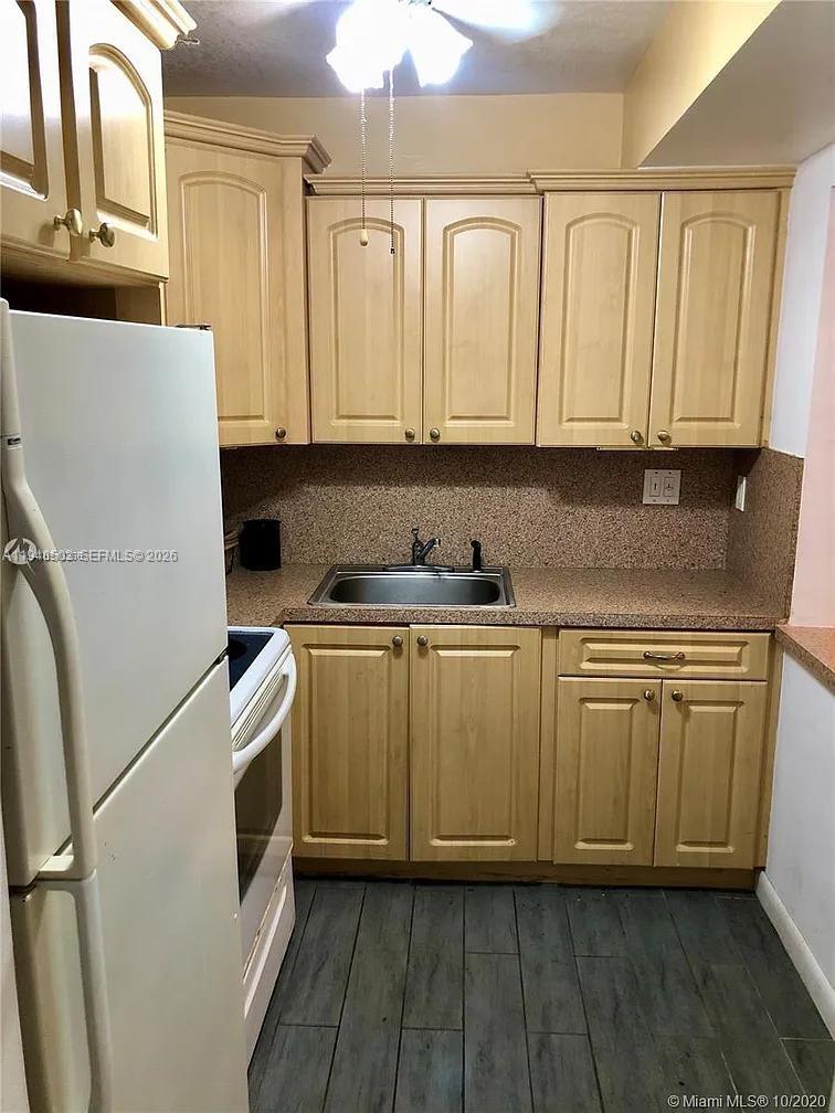 17570 Atlantic Blvd #105 Sunny Isles Beach, FL 33160