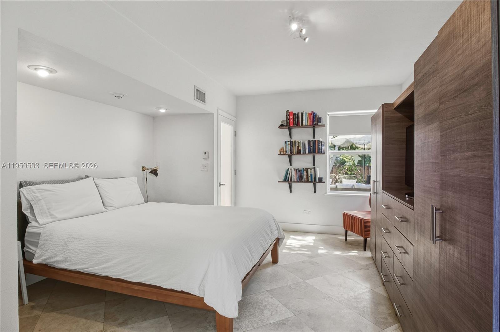 1106 NE 86th St Miami, FL 33138