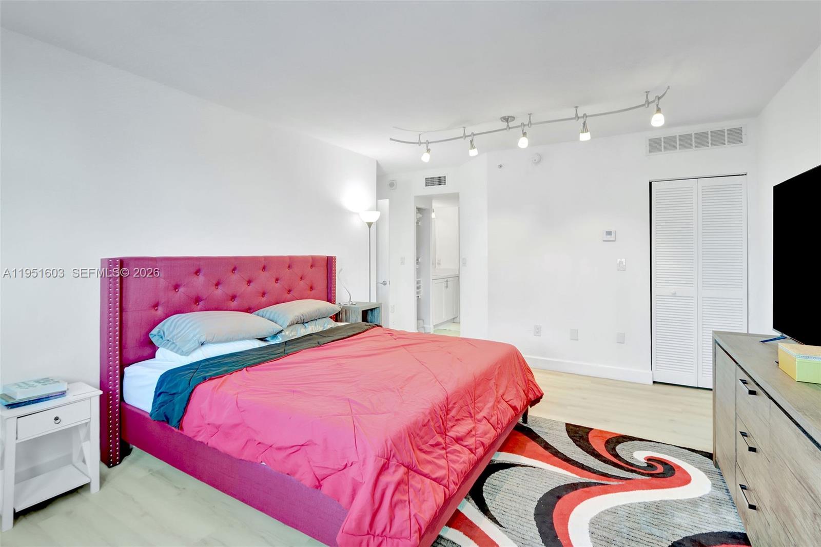 7501 E Treasure Dr #9EF North Bay Village, FL 33141