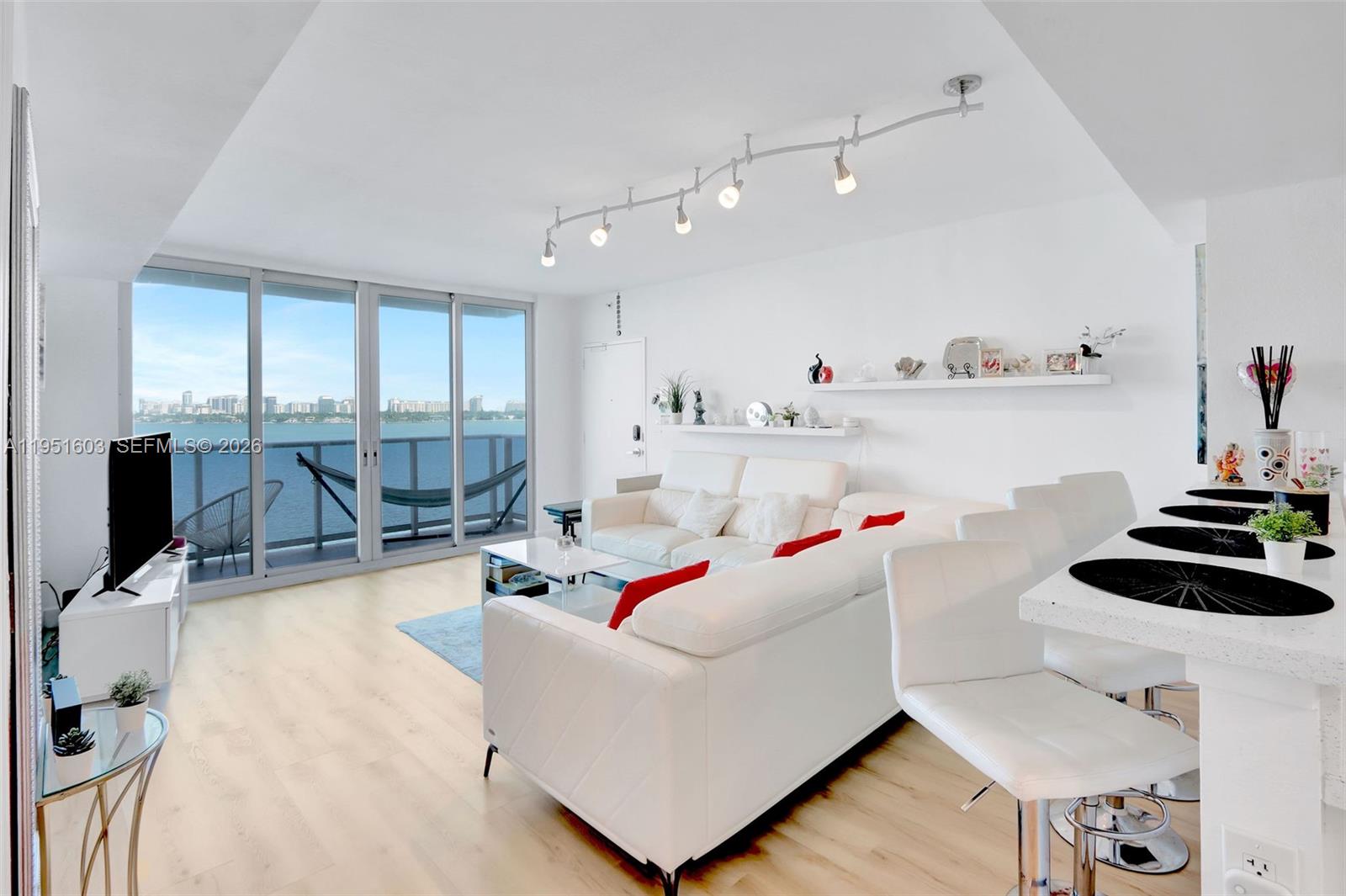 7501 E Treasure Dr #9EF North Bay Village, FL 33141