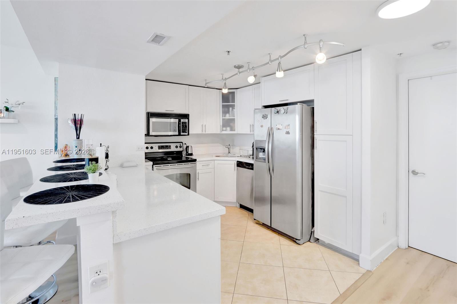 7501 E Treasure Dr #9EF North Bay Village, FL 33141