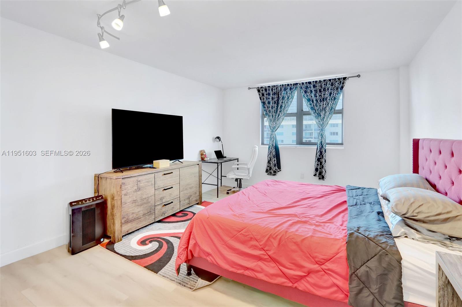 7501 E Treasure Dr #9EF North Bay Village, FL 33141