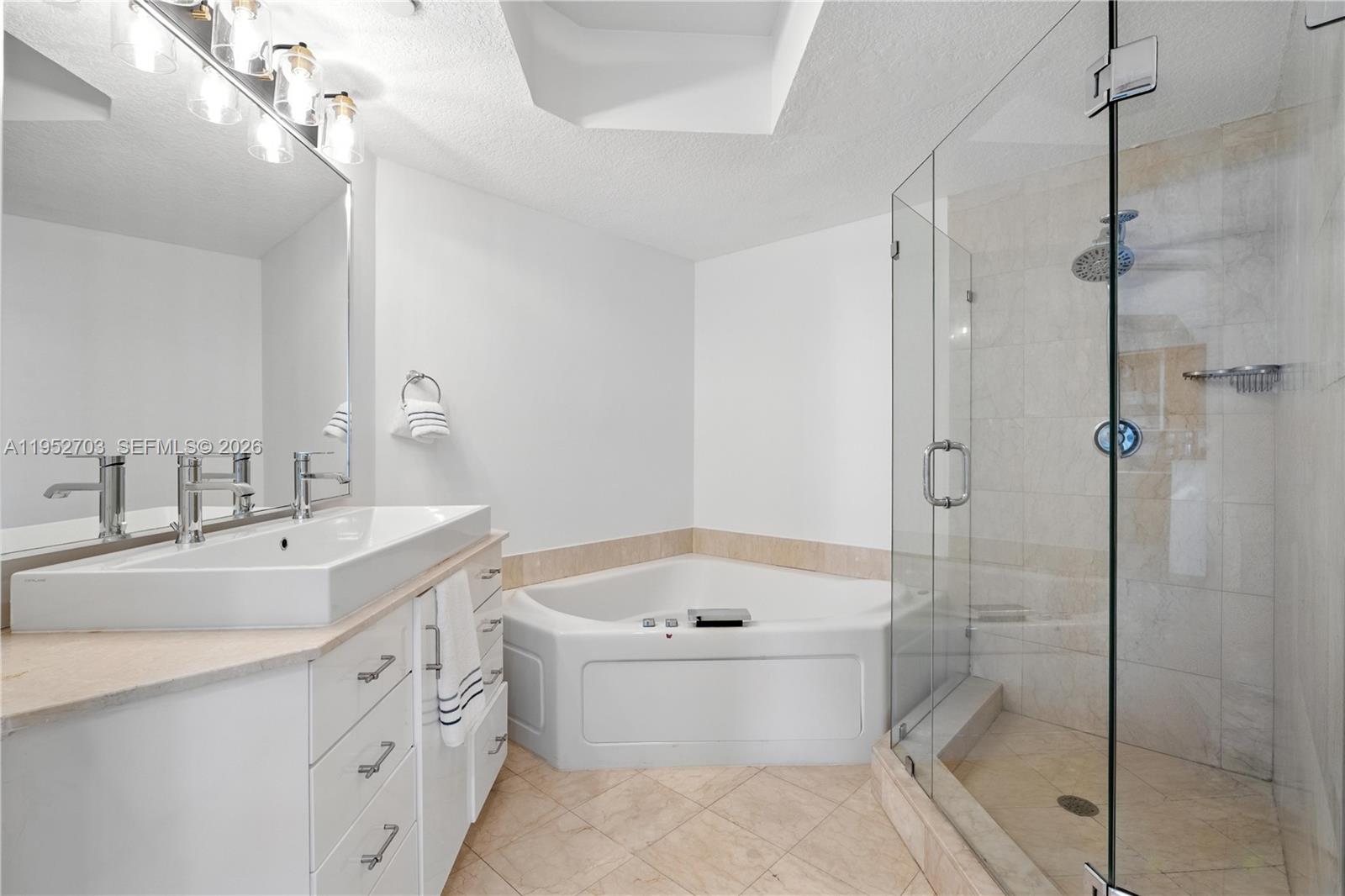 10 Venetian Way #604 Miami Beach, FL 33139