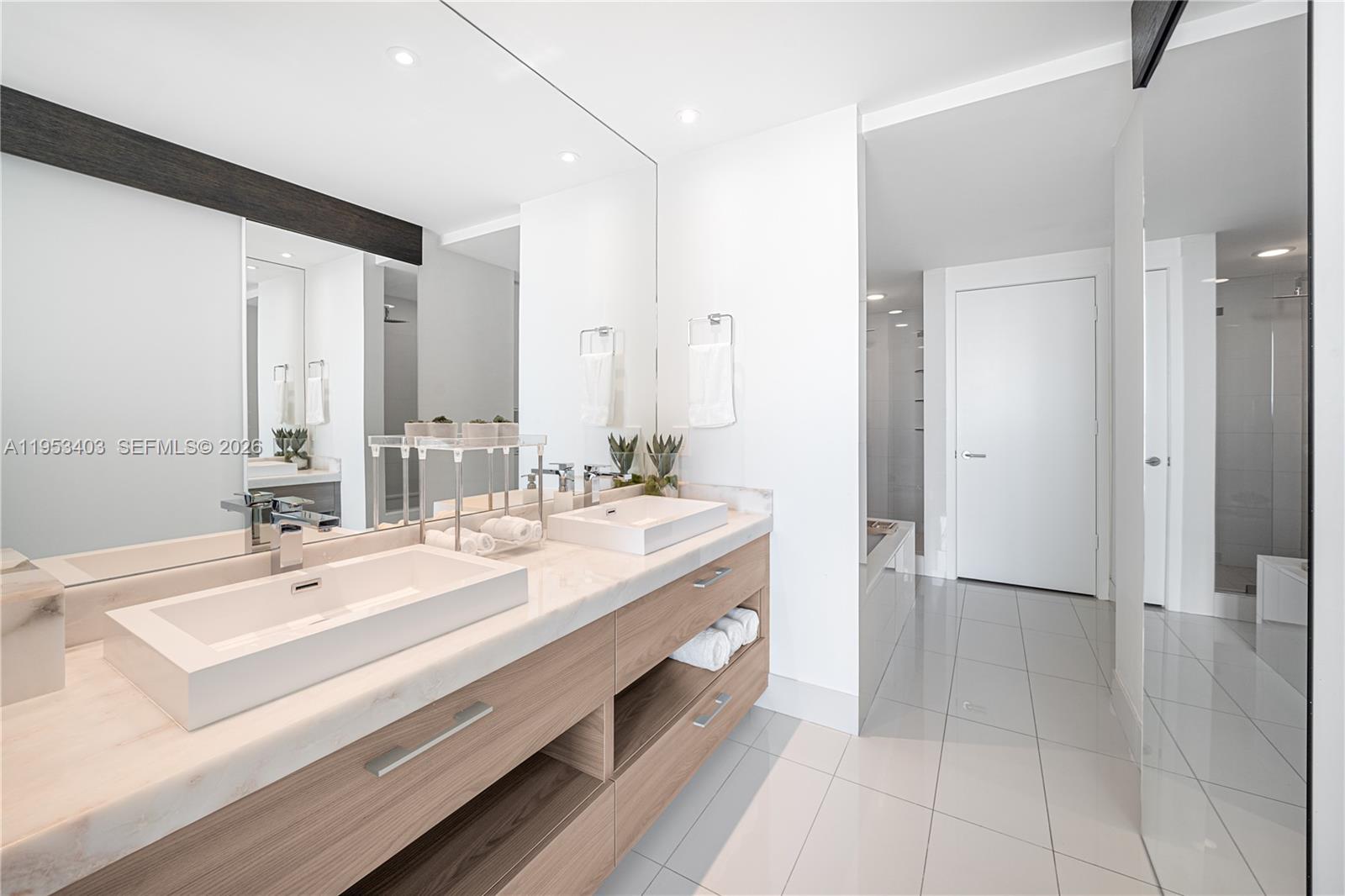 1300 S Miami Ave #UPH4 Miami, FL 33130